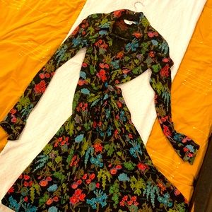 Diane Von Furstenberg Long Sleeve Wrap Dress | Black and Floral | size 12
